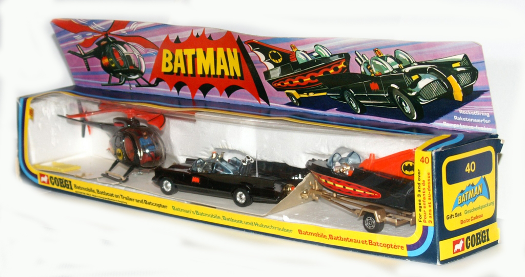レア CORGI BAT MOBILE バットマン ミニカーとヨットセット
